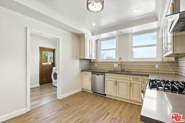 237 W Kelso Street, Inglewood CA: https://media.crmls.org/mediaz/36e407da-8b6a-4d4b-ad4b-166e46b323de.jpg