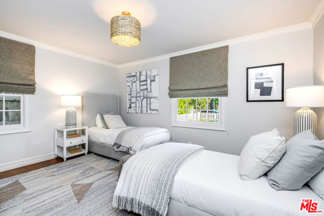10445 Valley Spring Lane, Toluca Lake CA: https://media.crmls.org/mediaz/36e4104e-f4e0-4f96-8676-0b40ec9108bf.jpg