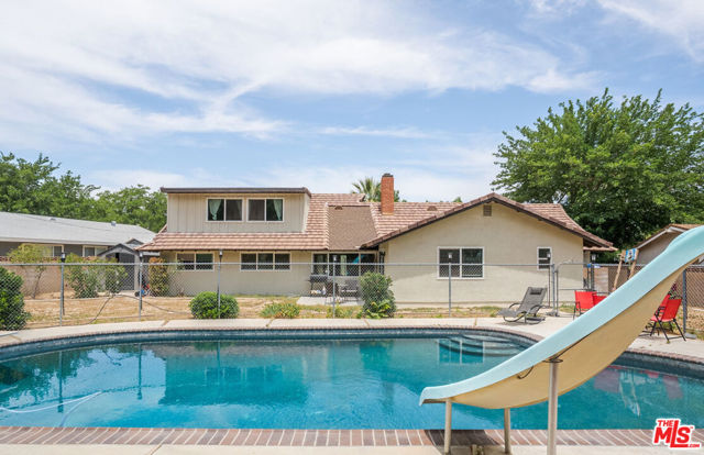 43818 Halcom Avenue, Lancaster CA: https://media.crmls.org/mediaz/36e41997-39cc-4b29-838b-45a4624d966e.jpg