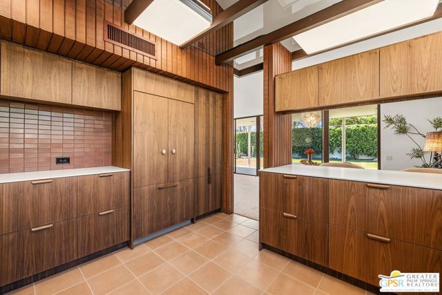 695 N Camino Real, Palm Springs CA: https://media.crmls.org/mediaz/36e4fc8d-11ef-49e9-a6f5-b8b99047c527.jpg