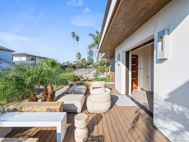 8477 El Paseo Grande, La Jolla CA: https://media.crmls.org/mediaz/36e520e7-7096-4936-a20f-5cacd0077a6e.jpg
