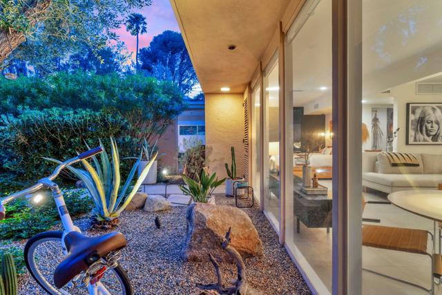 360 Cabrillo Road, Palm Springs CA: https://media.crmls.org/mediaz/36e64476-7faf-4d74-a1c1-a9852fa39678.jpg