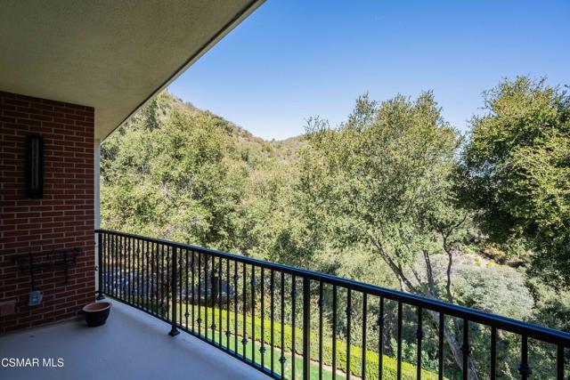 2306 Heatherbank Court, Thousand Oaks CA: https://media.crmls.org/mediaz/36e68c89-3d4c-4897-b90e-35c29fe1b693.jpg