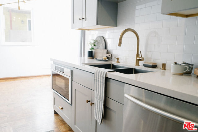 1242 S Barrington Avenue, Los Angeles CA: https://media.crmls.org/mediaz/36e6ed12-4a56-433d-8efa-23ec9219b455.jpg