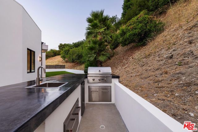 4637 Dunas Lane, Tarzana CA: https://media.crmls.org/mediaz/36e72c5e-aaf9-4aa9-bba3-2e22b4c3ade2.jpg