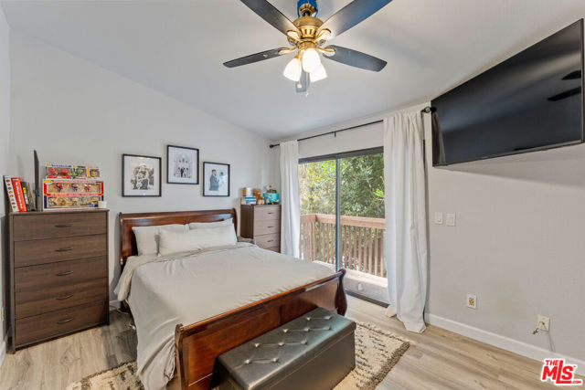 586 Rosewood Avenue, Camarillo CA: https://media.crmls.org/mediaz/36e73bac-cfb7-49ee-8e15-1eb6310a50ce.jpg
