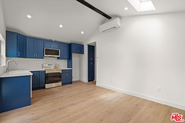 3792 1/2 Van Ness Avenue, Los Angeles CA: https://media.crmls.org/mediaz/36e76b14-4f2d-4992-8d2f-9a5ae6f2f19e.jpg