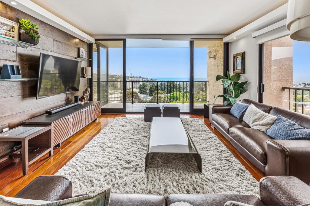 2500 Torrey Pines Road #805