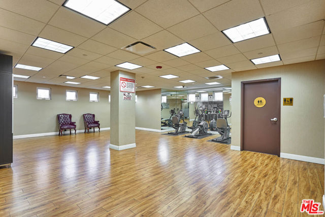 345 S Gramercy Place, Los Angeles CA: https://media.crmls.org/mediaz/36e83886-0e50-4b1f-8f7a-fb4b2937ae04.jpg