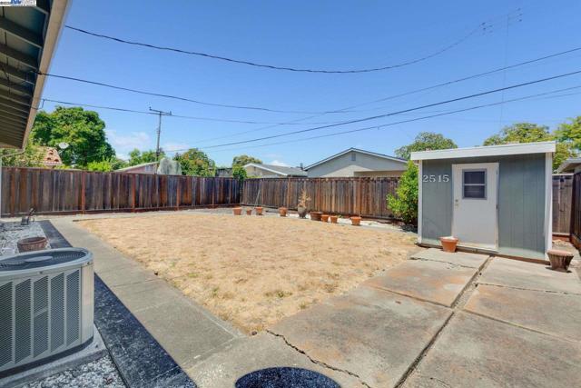 2515 Crystal Dr, Santa Clara CA: https://media.crmls.org/mediaz/36e86731-0ef7-410d-acb7-e20669b8f1c3.jpg