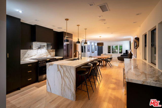 5319 West Boulevard, Los Angeles CA: https://media.crmls.org/mediaz/36e8f9e1-f3f0-4208-8e40-3cd668af8348.jpg