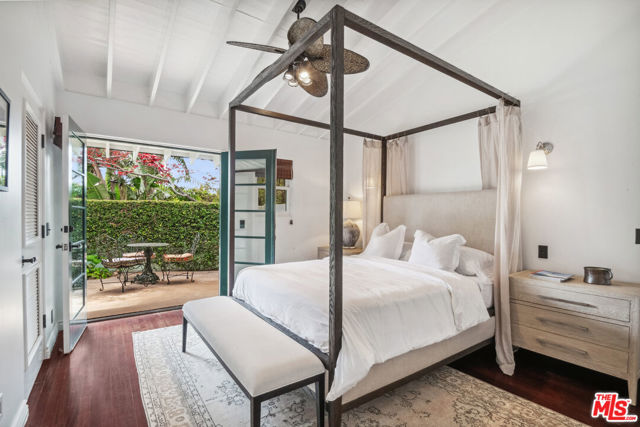 26799 Pacific Coast Highway, Malibu CA: https://media.crmls.org/mediaz/36e9b9e3-007b-4532-ad4a-ff1a1bdf0bd2.jpg