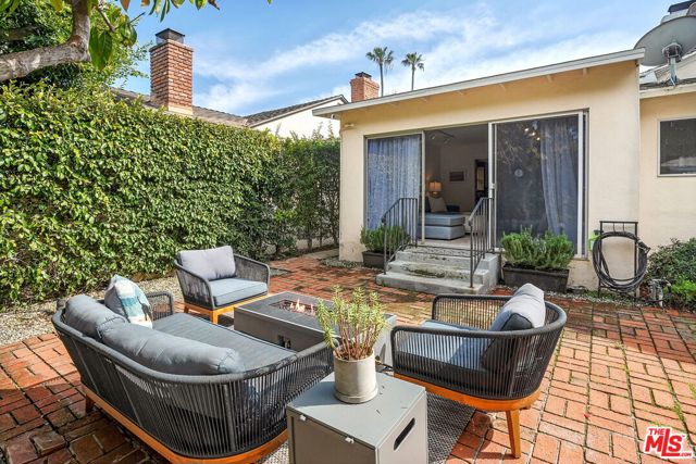 11319 Rose Avenue, Los Angeles CA: https://media.crmls.org/mediaz/36ea7b36-ace7-46ad-803e-5e16f9698b2d.jpg