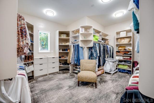 2860 Via Rancheros Way, Fallbrook CA: https://media.crmls.org/mediaz/36eaca41-80c7-457a-902f-b409d50f24ab.jpg