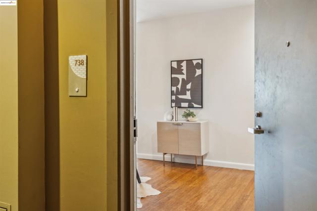 428 Alice Street, Oakland CA: https://media.crmls.org/mediaz/36eb4624-c843-4424-98d2-5d180ea2c064.jpg