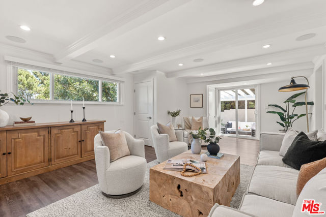 7322 W 91st Street, Los Angeles CA: https://media.crmls.org/mediaz/36eba0e3-8960-4399-b3e9-6599ff5da0a2.jpg