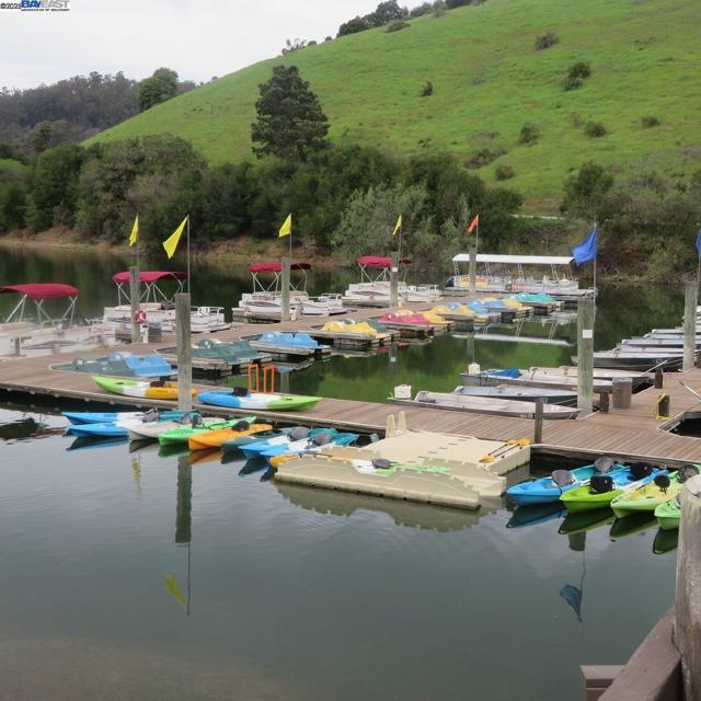 2940 Somerset Ave, Castro Valley CA: https://media.crmls.org/mediaz/36ec04b5-b03e-4484-8765-48dac61ed7e3.jpg