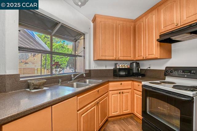 2256 CONCORD DR, Pittsburg CA: https://media.crmls.org/mediaz/36ed8b5b-ec19-4a36-aee4-2afb8ce8643a.jpg