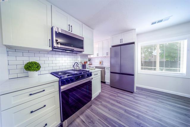 33972 10Th St, Union City CA: https://media.crmls.org/mediaz/36eddabf-aef0-4a15-9c5b-c083bc991960.jpg