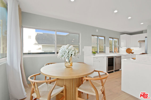 2221 Ocean Avenue, Santa Monica CA: https://media.crmls.org/mediaz/36ee1dd4-7122-41c3-8703-84b206018c3a.jpg