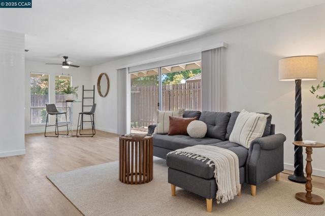 5514 Roundtree Dr, Concord CA: https://media.crmls.org/mediaz/36ee5e17-08ac-4d30-93b1-28158adac5e5.jpg