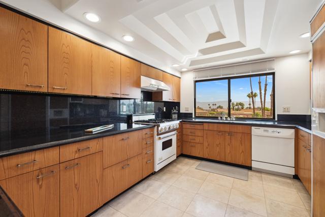 73231 Mariposa Drive, Palm Desert CA: https://media.crmls.org/mediaz/36eeb3ed-0921-4794-9560-f6c6ef7612a0.jpg