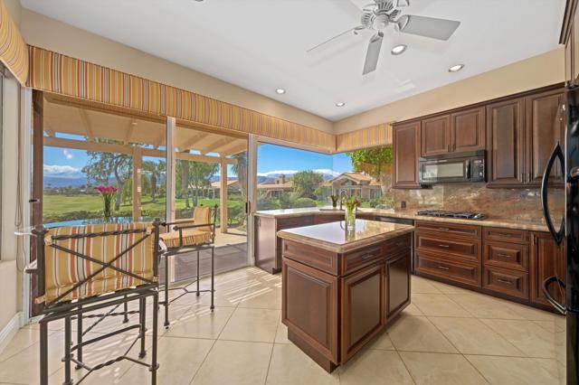 57 Pine Valley Drive, Rancho Mirage CA: https://media.crmls.org/mediaz/36eefe8c-5165-4487-a8df-673db00c6c25.jpg