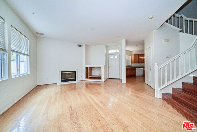 915 Somerville, Irvine CA: https://media.crmls.org/mediaz/36ef970e-be29-4acb-bbc1-2012efe7e888.jpg