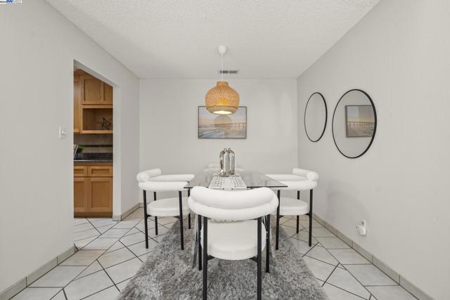 3527 Magnolia Dr, Alameda CA: https://media.crmls.org/mediaz/36ef9c93-6373-4aed-86f8-81d0daa0bb7a.jpg