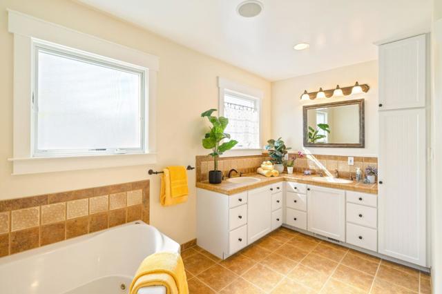 1207 Danmann Avenue, Pacifica CA: https://media.crmls.org/mediaz/36f009f1-0df5-424b-9973-010d42bf12de.jpg