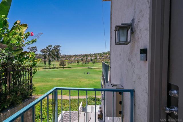 2544 Navarra Rd, Carlsbad CA: https://media.crmls.org/mediaz/36f135a7-29f7-47d0-8ee8-61c94f9e8e0f.jpg
