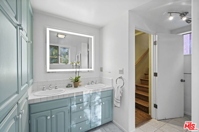 809 Basin Drive, Topanga CA: https://media.crmls.org/mediaz/36f13822-e81e-497a-bc60-bf480a97ce10.jpg