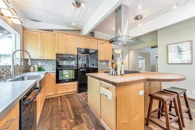 1620 Notre Dame Avenue, Belmont CA: https://media.crmls.org/mediaz/36f1f139-533d-4272-80c9-b25cb1d6560f.jpg