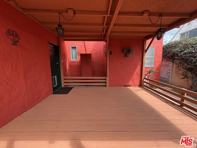 2437 Granville Avenue, Los Angeles CA: https://media.crmls.org/mediaz/36f202ea-6822-4d04-a53e-f31526803ece.jpg
