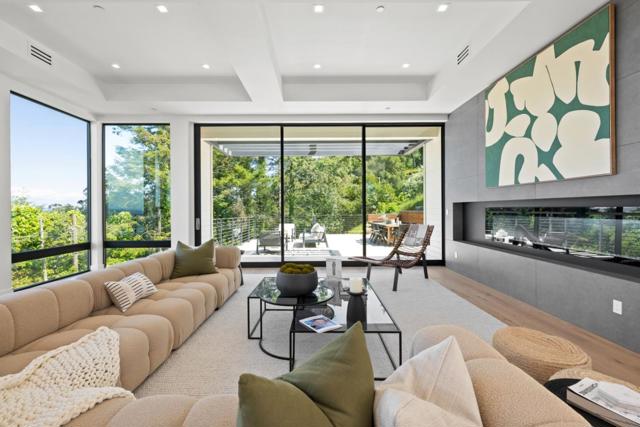 3 Wolfback Ridge Road, Sausalito CA: https://media.crmls.org/mediaz/36f32bc2-3eeb-4cda-97a7-4aa048c31acf.jpg