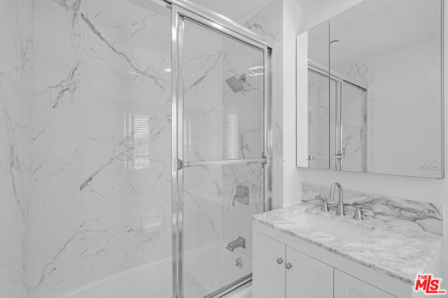 1022 10th Street, Santa Monica CA: https://media.crmls.org/mediaz/36f354ec-287b-4622-8710-42e1983ba8f0.jpg