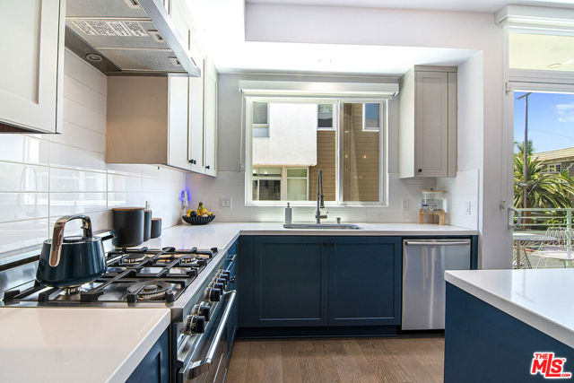 1400 N Fuller Avenue, Los Angeles CA: https://media.crmls.org/mediaz/36f3e42b-e133-43ed-8098-dd51d90daab8.jpg