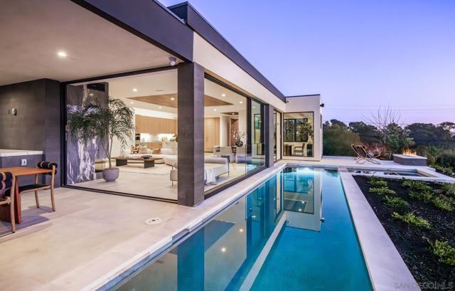722 Amphitheatre Dr, Del Mar CA: https://media.crmls.org/mediaz/36f4fdf3-83cc-4c2b-8bdc-f71ed0a256bd.jpg