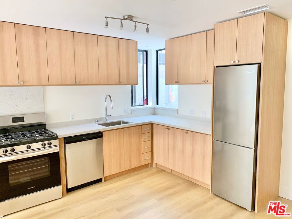 1822 Overland Avenue #103
