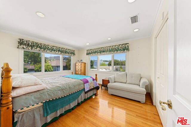 Image 15 of 39 For 821 Glenmere Way