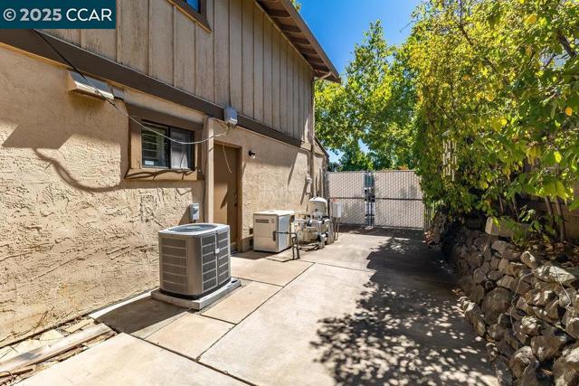 987 Morello Ave, Martinez CA: https://media.crmls.org/mediaz/36f61c74-aada-4c3b-8a60-2aefbca912c4.jpg