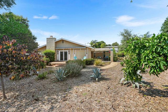 549 Eldorado Drive, Escondido CA: https://media.crmls.org/mediaz/36f64acd-8dbf-4776-a072-84ed42e7cfab.jpg