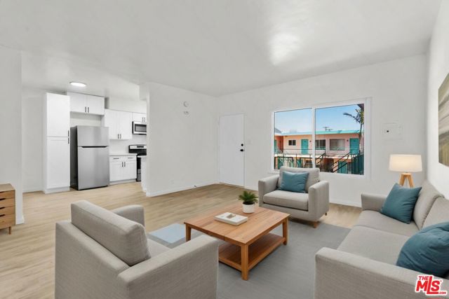 7825 W Manchester Avenue, Playa del Rey CA: https://media.crmls.org/mediaz/36f66cbf-be8d-4580-af90-b3c6cb0b16e3.jpg