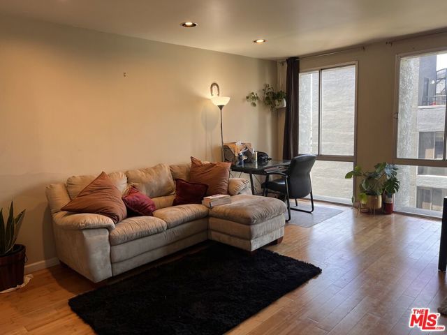 800 W 1st Street, Los Angeles CA: https://media.crmls.org/mediaz/36f744e6-8a5d-4cc4-9a73-7119d8b929de.jpg
