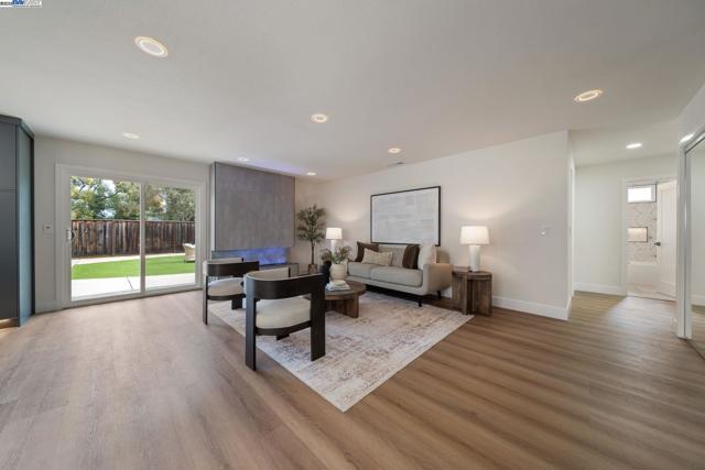 31314 San Andreas Dr, Union City CA: https://media.crmls.org/mediaz/36f757b5-5272-42c9-96f8-8c5ae98d66c4.jpg