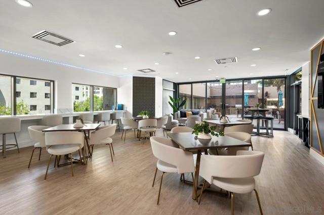 550 Front Street, San Diego CA: https://media.crmls.org/mediaz/36f80a65-8daf-4407-9eac-511a55243a87.jpg