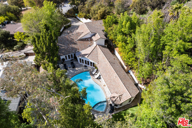 16221 Elisa Place, Encino CA: https://media.crmls.org/mediaz/36f86a02-65e0-414b-82a1-18bddfd4c166.jpg