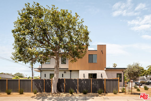 7543 Denrock Avenue, Los Angeles CA: https://media.crmls.org/mediaz/36f90daf-eedc-4ecd-ae8b-28cf5e862ae8.jpg