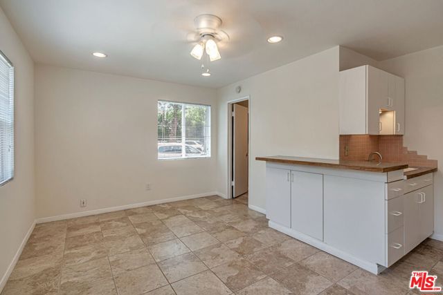 22125 Costanso Street, Woodland Hills CA: https://media.crmls.org/mediaz/36f92fbc-822c-4180-95fd-fb19803870ab.jpg