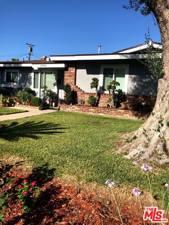 2918 Gladstone Street, Pomona CA: https://media.crmls.org/mediaz/36f96280-98ce-4db0-a890-c6d0e90f0c46.jpg
